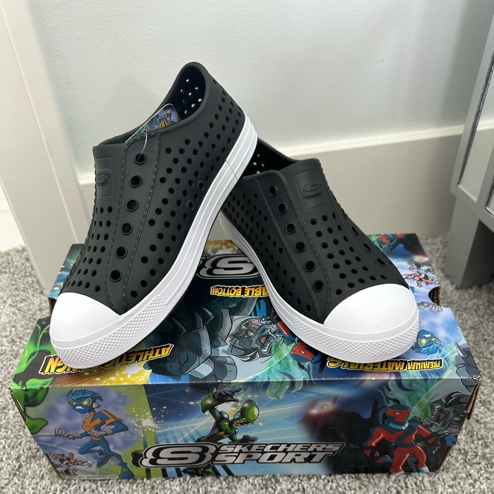 Sketchers kid water shoes